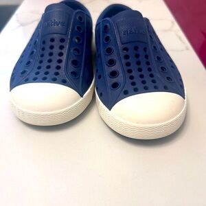 Native shoes size c6